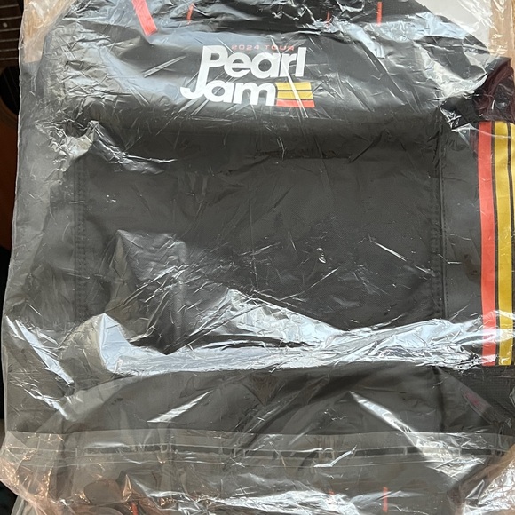 Pearl Jam Duffel Bag Dark Matter Tour NEW - Picture 2 of 3